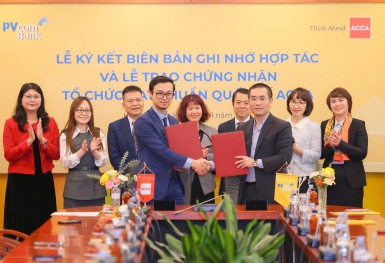 PVcomBank được trao chứng nhận Tổ chức Đạt chuẩn Quốc tế ACCA