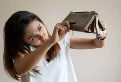 Gen Z 'cháy túi' vì chi tiêu không kiểm soát