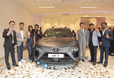 VinFast mở showroom đầu tiên tại Ấn Độ trước thềm lễ khánh thành nhà máy xe điện