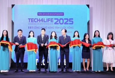 Sacombank giới thiệu loạt giải pháp quản lý tài chính tại Tech4Life 2025