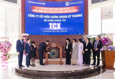 Niêm yết và chính thức giao dịch hơn 2,31 cổ phiếu chứng khoán TCBS (TCX)