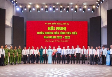 Phú Long vinh dự đón nhận Bằng khen tuyên dương “Doanh nghiệp điển hình tiên tiến giai đoạn 2020 – 2025”