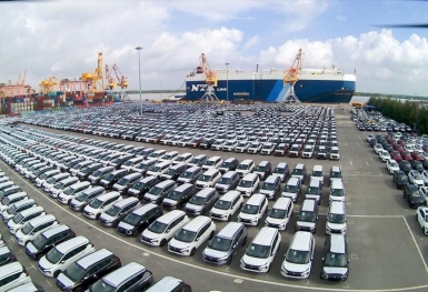 Nhập khẩu ô tô vào Việt Nam tăng kỷ lục 150% chỉ trong 1 tháng, 3 nước láng giềng chiếm trọn 94% thị phần