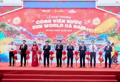 Công viên nước mới khai trương ở Hà Nam có gì mà khiến dư luận xôn xao đến vậy?