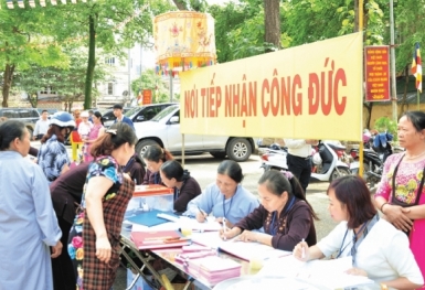 Ban hành quy định mới về tiếp nhận tiền công đức