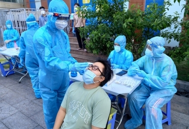 Bộ Y tế đề xuất F0, F1 có thể đi làm, dừng công bố ca nhiễm