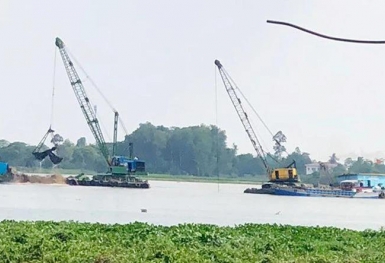 Những bí ẩn trong vụ công ty Giặt là 'dám' chi 2.800 tỷ để mua quyền khai thác mỏ cát trên sông Tiền