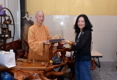 Lộ diện người vợ tào khang kín tiếng phía sau tỷ phú Hồ Hùng Anh: Sở hữu khối tài sản hơn 10.000 tỷ đồng, là 1 trong 3 vị phu nhân giàu nhất sàn chứng khoán