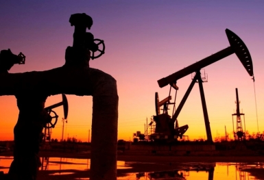 Giá dầu lao dốc do hàng tồn kho Mỹ tăng cao