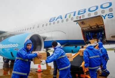 Bamboo Airways thực hiện chuyến bay cứu trợ tới trái tim miền Trung