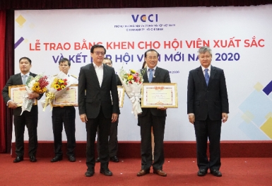Phú Long vinh dự đón nhận bằng khen của VCCI dành cho doanh nhân