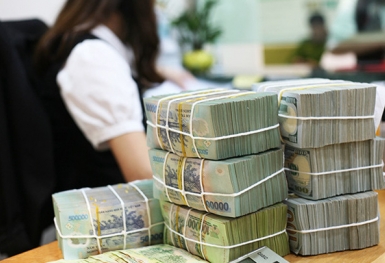 Lãi suất huy động đang trên đà giảm trong bối cảnh ngân hàng thừa... tiền!