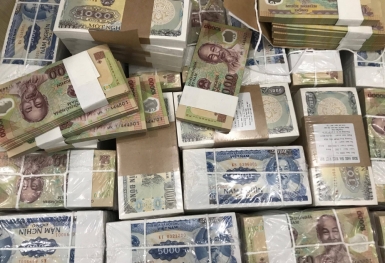 Dịch vụ đổi tiền lẻ lại “nóng” khi Tết Nguyên đán cận kề