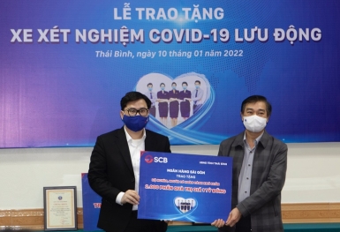 SCB tiếp tục chuỗi hoạt động trao tặng xe xét nghiệm lưu động tại Thái Bình và Thanh Hóa