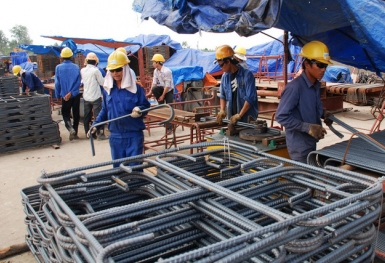 Giá thép có thể tiếp tục 'neo cao' nhờ các dự án đầu tư công?