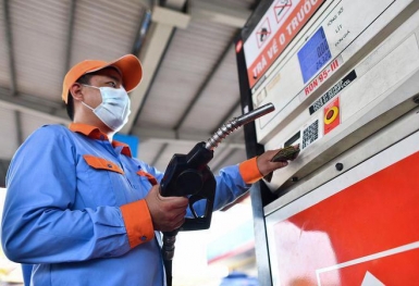 Bộ Công Thương giao 10 doanh nghiệp nhập khẩu, đảm bảo nguồn cung xăng dầu