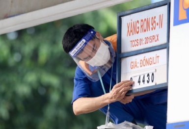 Mức giảm thuế bảo vệ môi trường cần cao hơn nữa để kìm đà tăng giá xăng dầu?