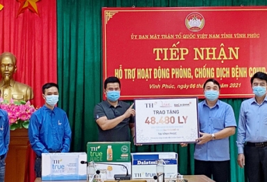 Tập đoàn TH trao tặng Hà Nam, Vĩnh Phúc hơn 145.000 sản phẩm đồ uống tốt cho sức khỏe