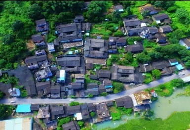 Ngôi làng có những căn nhà kỳ lạ được xây bằng bát