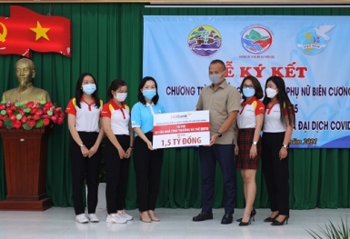 HDBank tặng 1,5 tỷ đồng hỗ trợ phụ nữ biên cương
