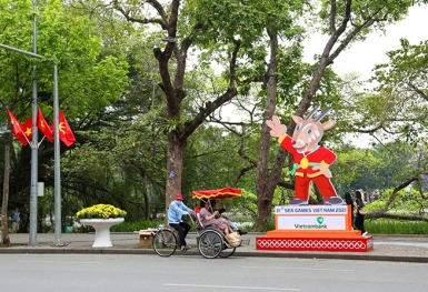 Thủ đô Hà Nội rực rỡ cờ hoa chào mừng SEA Games 31