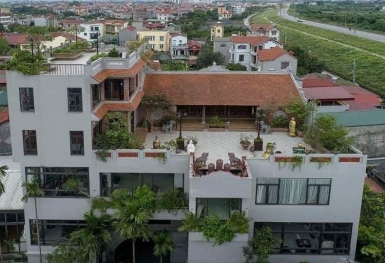 Nguyên một căn nhà cổ trăm tuổi trên tầng mái tạo nên ngôi nhà 'tân cổ giao duyên' độc nhất vô nhị ở Việt Nam