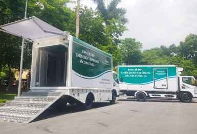 Doanh nghiệp chung tay đẩy lùi Covid-19 giữa tâm dịch Tp.HCM: THACO trao tặng 126 xe chuyên dụng, DHL Express hỗ trợ đưa về lô vắc xin Pfizer