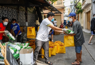 T&T Group tặng 100.000 suất quà tổng trị giá 30 tỷ đồng cho người dân TP. HCM gặp khó khăn do Covid-19