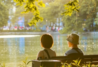 'Có phải em là mùa thu Hà Nội? Tuổi phong sương, ta cũng gắng đi tìm'