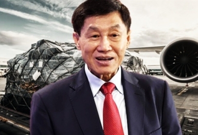 Ông Hạnh Nguyễn được hướng dẫn thủ tục lập hãng bay