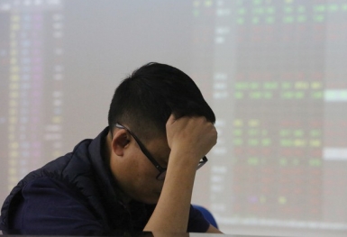 111 mã giảm sàn trên HoSE: Thị trường giảm 5 điểm mà cứ ngỡ như 50 điểm