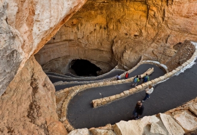 Lối đi xuống “địa ngục” tại vườn quốc gia Calsbad Caverns