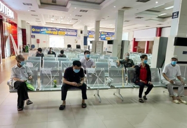 Thị trường trầm lắng, tàu xe Tết xoay xở tìm cách thu hút khách