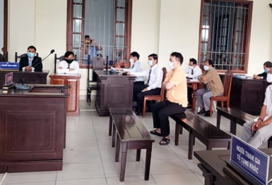 Tiếp tục hoãn phiên tòa xử Nguyễn Huỳnh Đạt Nhân và Ngân hàng Agribank Cần Thơ do một bị cáo đang F0