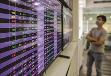 Lợi dụng lúc giá cổ phiếu 'thăng hoa', ngân hàng dồn dập phát hành cổ phiếu tăng vốn