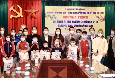 T&T Group trao quà cho trẻ em khó khăn tại Hà Nội
