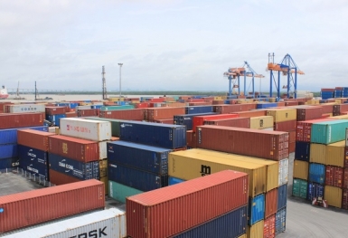 Cán cân thương mại tháng đầu năm xuất siêu gần 1,4 tỷ USD