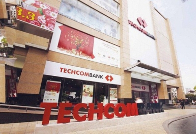 Techcombank: Các nguồn thu ngoài lãi giảm, nhóm nợ 3 và nhóm 4 đang tăng nhanh