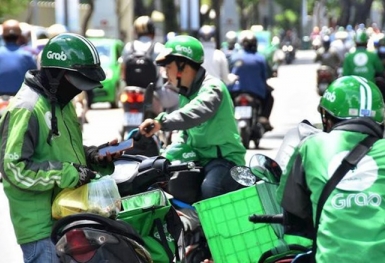 Doanh nghiệp vận tải bắt đầu điều chỉnh giá cước dịch vụ do giá xăng dầu tăng cao