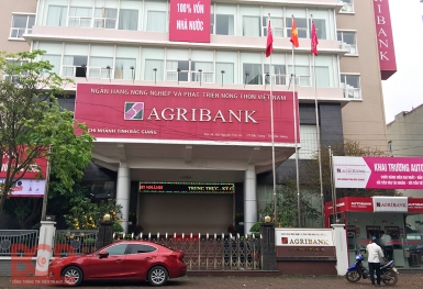 Tin Ngân hàng nổi bật trong tuần: Agribank hạ giá khoản nợ trăm tỷ, loạt lãnh đạo ngân hàng xin từ nhiệm
