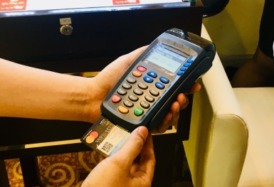 Tin ngân hàng ngày 31/3: Xử lý nghiêm dịch vụ rút tiền mặt “thuê” thẻ tín dụng để thanh toán hóa đơn