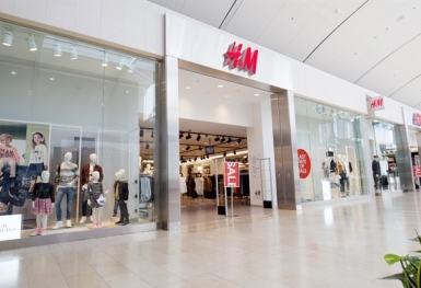 Nhiều năm liền khốn đốn ở thị trường thế giới, H&M đang làm ăn thế nào ở Việt Nam?