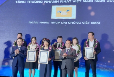 PVcomBank vinh dự trong Top 500 DN tăng trưởng nhanh nhất Việt Nam năm 2021