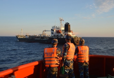 Tăng cường chống buôn lậu xăng dầu, thiết bị y tế