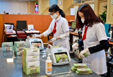 Nợ xấu tăng, tín dụng chậm, ngân hàng vẫn 'thi nhau' nới room liệu có như kỳ vọng?