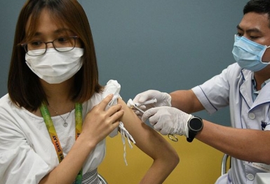 Hàng nghìn chữ ký kiến nghị Thủ tướng cho người lao động đã tiêm vaccine được đi làm trở lại