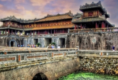 Nhiều địa phương dần bỏ cách ly và xét nghiệm cho du khách