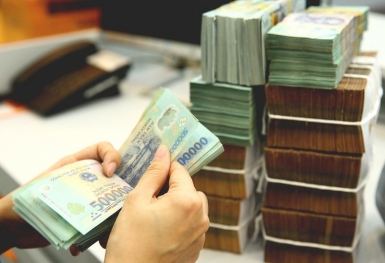 Chi phí trả lãi tiền gửi đang 'gặm nhấm' lợi nhuận ngân hàng ra sao?