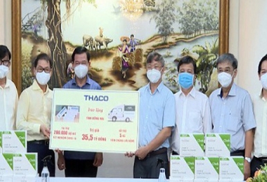 THACO Trường Hải tặng Đồng Nai 5 xe lưu động tiêm vắc xin và nhiều trang thiết bị y tế