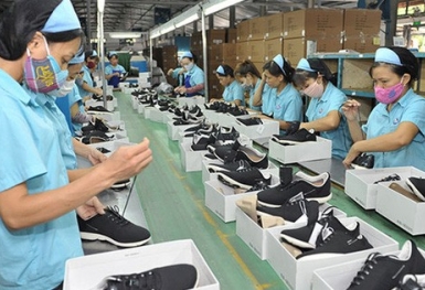 Vượt khó khăn, dệt may, da giày, đồ gỗ đóng góp kim ngạch xuất khẩu gần 55 tỷ USD